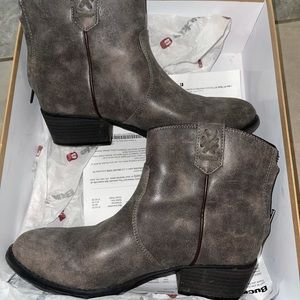 Buckle Farylrobiex Ankle Boot size 8